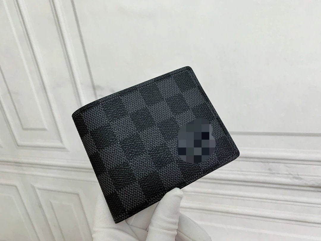 ,,LV" Wallet